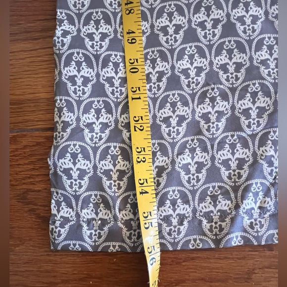 Another Rare Thomas Wylde find! Grey and white henna skull silk twill textile - Picture 5 of 6